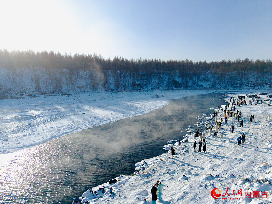 不凍河美景。人民網記者 齊浩男攝