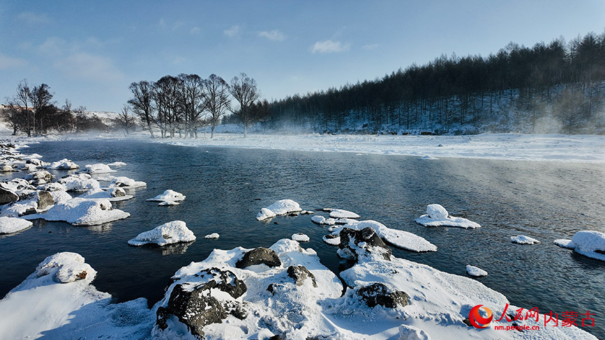 不凍河美景。人民網(wǎng)記者 齊浩男攝