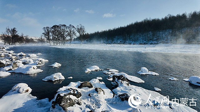不凍河美景。人民網(wǎng)記者齊浩男攝