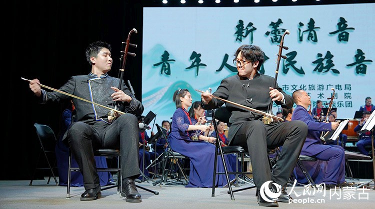 民族樂團演奏員在民族音樂會上演奏。包頭市藝術劇院民族樂團供圖