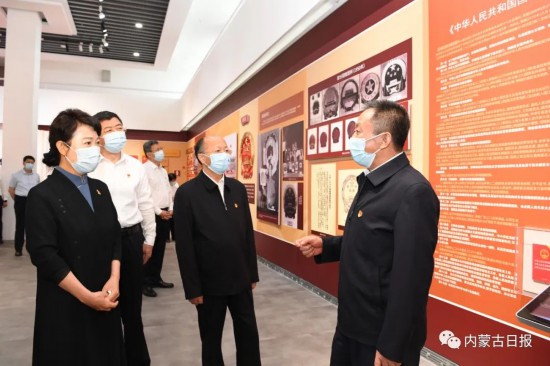 6月28日,孫紹騁、王莉霞、李秀領等自治區省級領導在內蒙古展覽館參觀。內蒙古日報社融媒體記者袁永紅攝