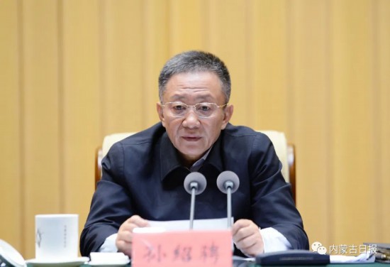 10月24日，自治區黨委書記孫紹騁出席大會并講話。內蒙古日報社融媒體記者袁永紅攝