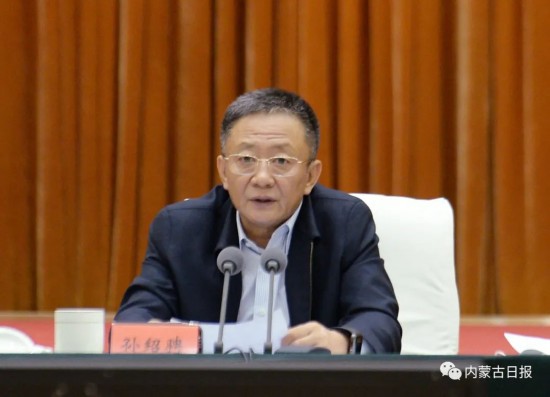 自治區黨委書記孫紹騁主持并講話。記者袁永紅攝