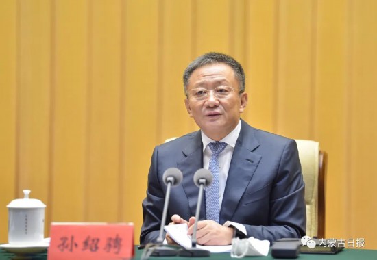 1月29日上午，自治區黨委書記、人大常委會主任孫紹騁在全區招商引資暨優化營商環境大會上講話。記者馬建荃攝