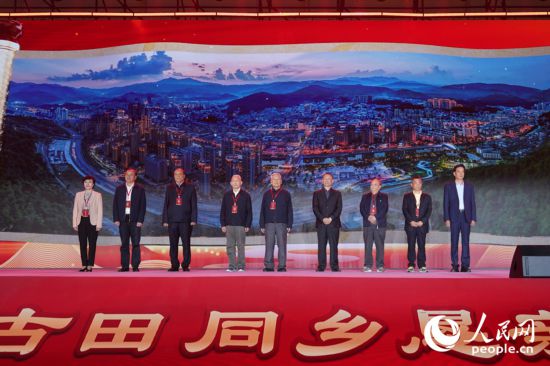 致敬環節。實習生 鄭舒塵攝