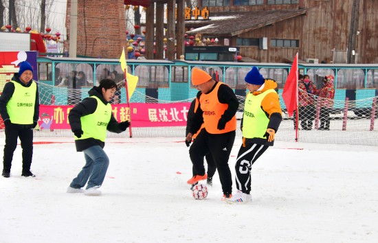 2024年，沈陽市首屆“雪地村超”在沈北新區興隆臺街道激戰正酣。